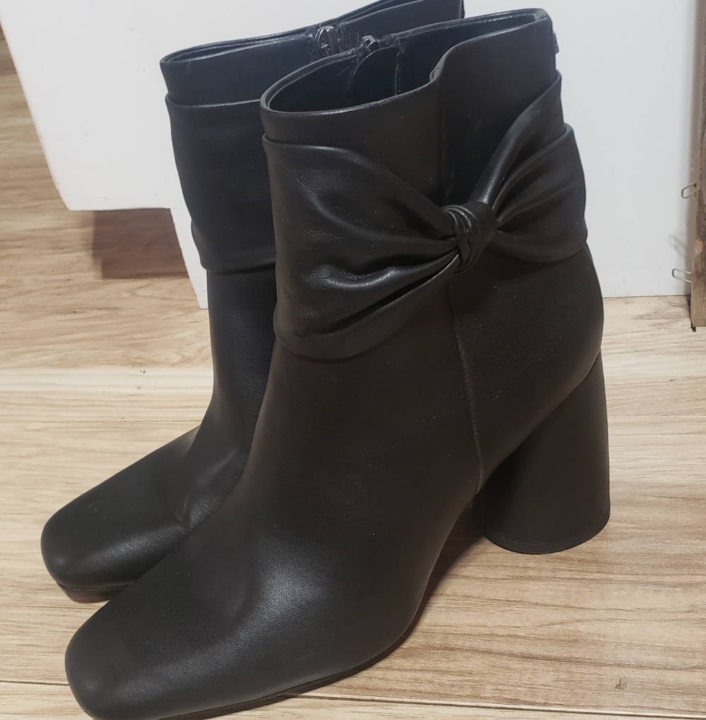 Sam&Libby Black Ankle Square Toe Block Heel 9 1/2 Boot Zip Side Bow Valentine